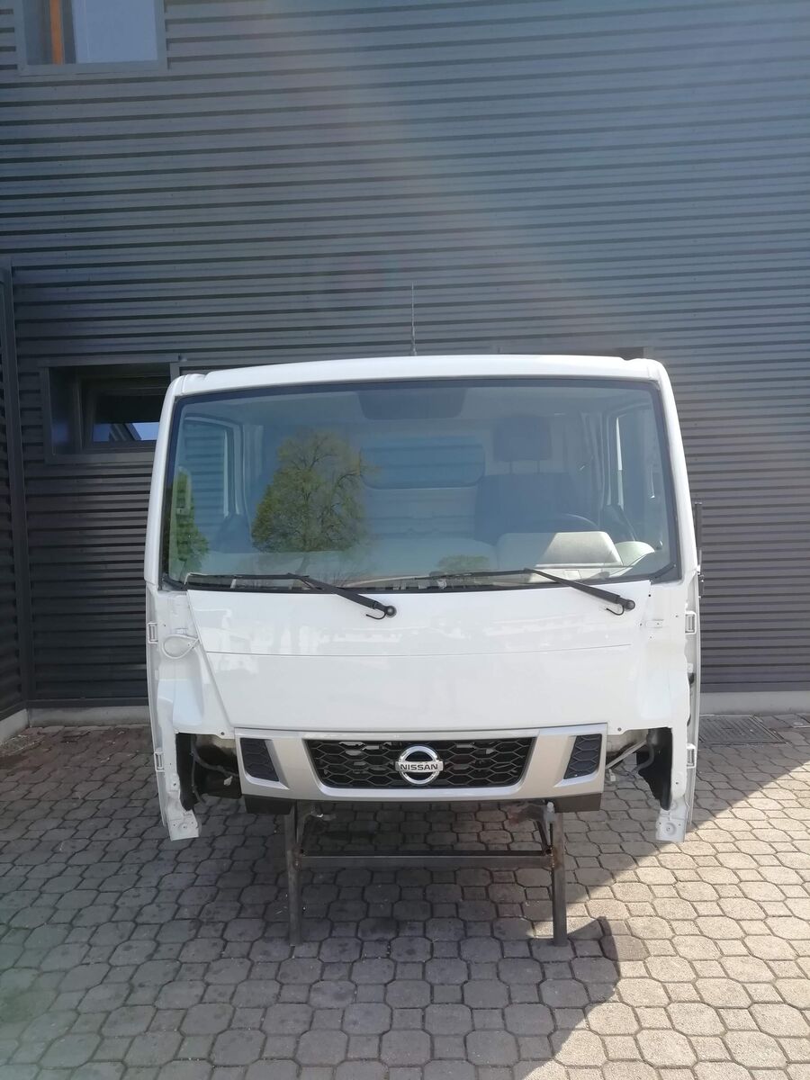 cabina NISSAN NT400 per camion NISSAN NT400