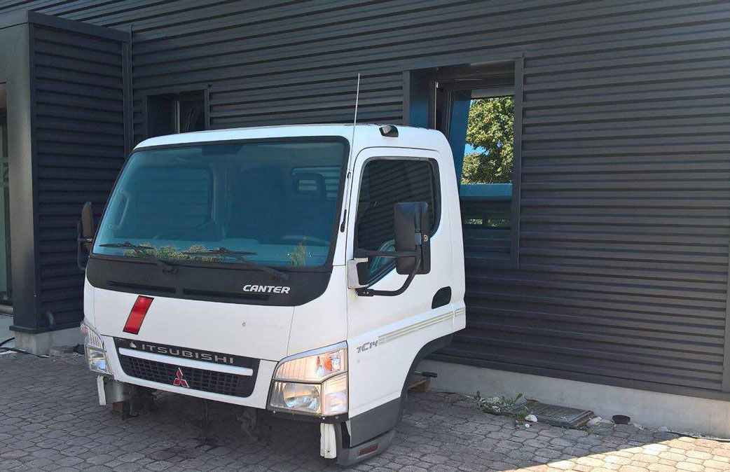 cabina MITSUBISHI CANTER "C" per camion MITSUBISHI Canter - Large cab