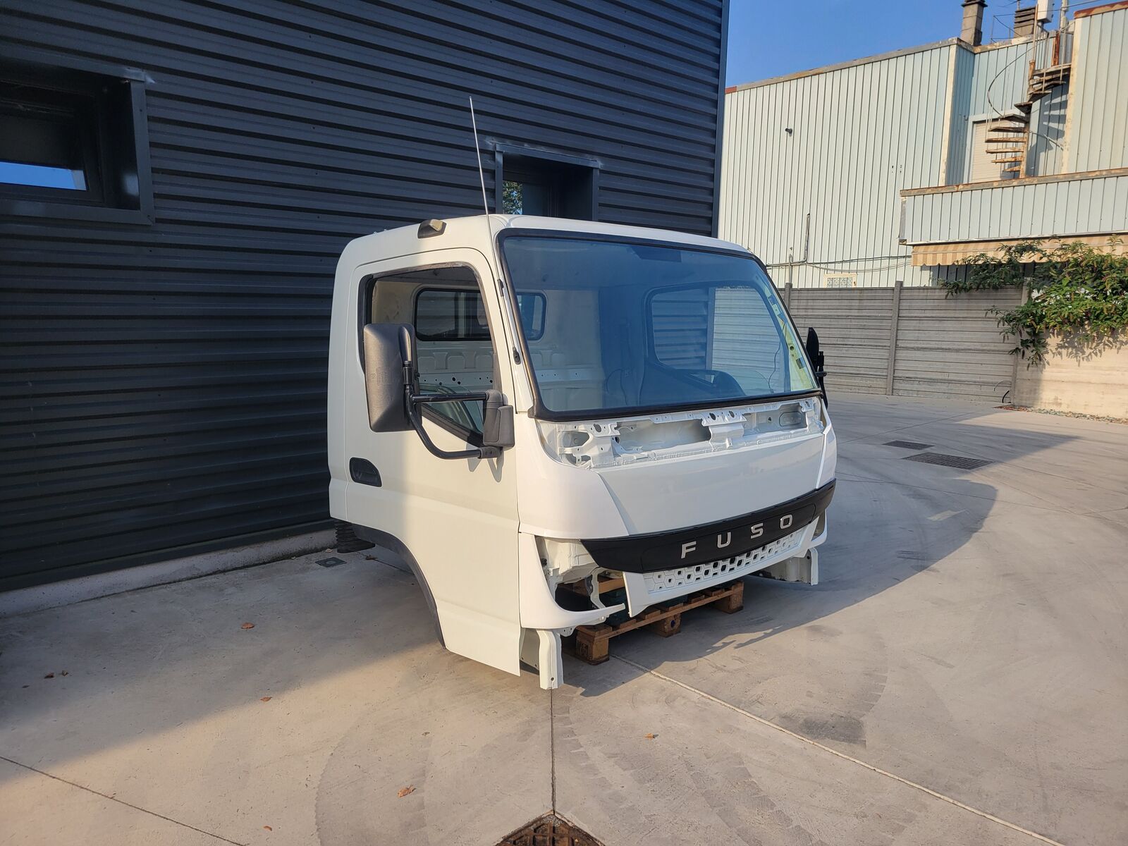 cabina MITSUBISHI FUSO C FUSO E6 2021-> per commercial vehicle - light truck Mitsubishi Fuso "C"