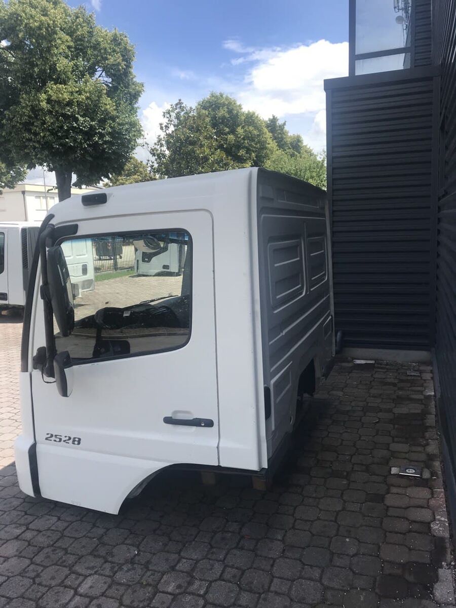 cabina MERCEDES-BENZ AXOR EURO 4 EURO 5 per camion MERCEDES-BENZ AXOR - DAY CABIN