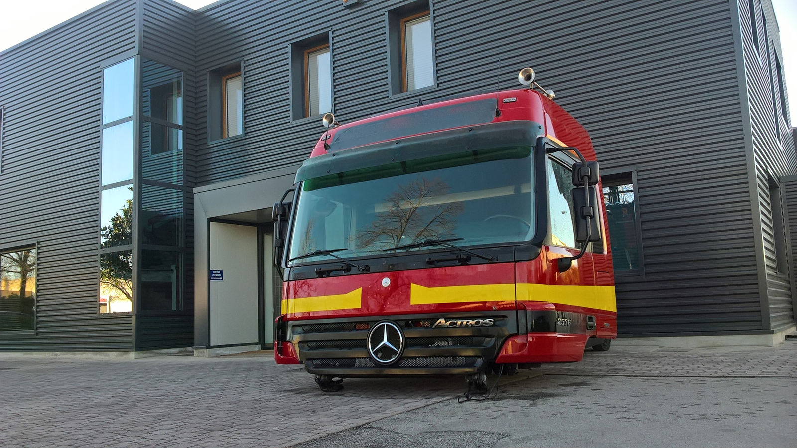 cabina MERCEDES-BENZ ACTROS " LS TYPE " EURO 4 EURO 5 MP2 per camion MERCEDES-BENZ ACTROS MEDIUM ROOF