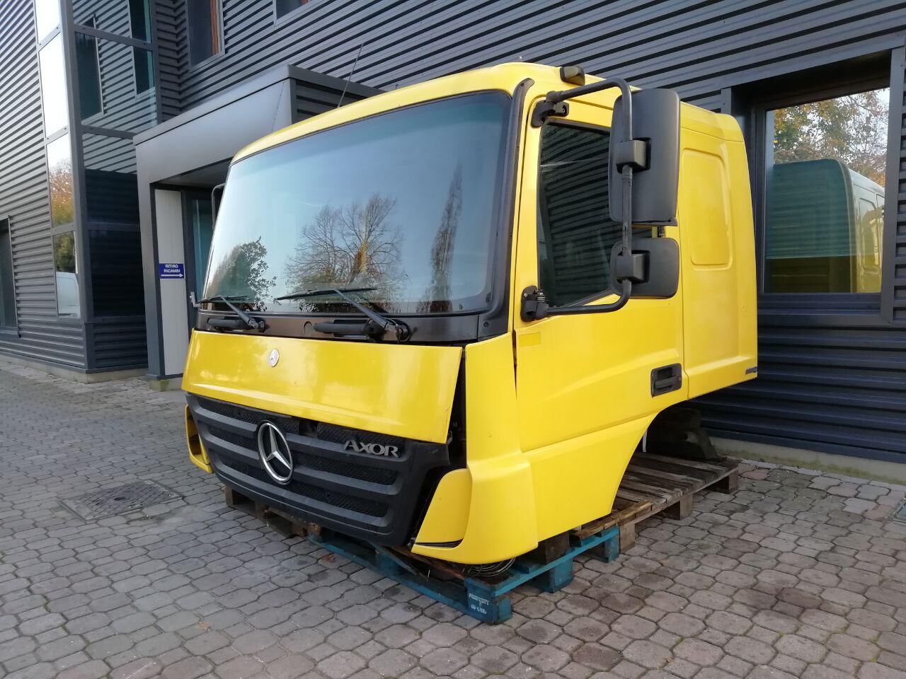 cabina MERCEDES-BENZ ATEGO AXOR 6 CYLINDERS EURO 4 EURO 5 per camion MERCEDES-BENZ AXOR ATEGO LOW ROOF, SLEEPER CAB