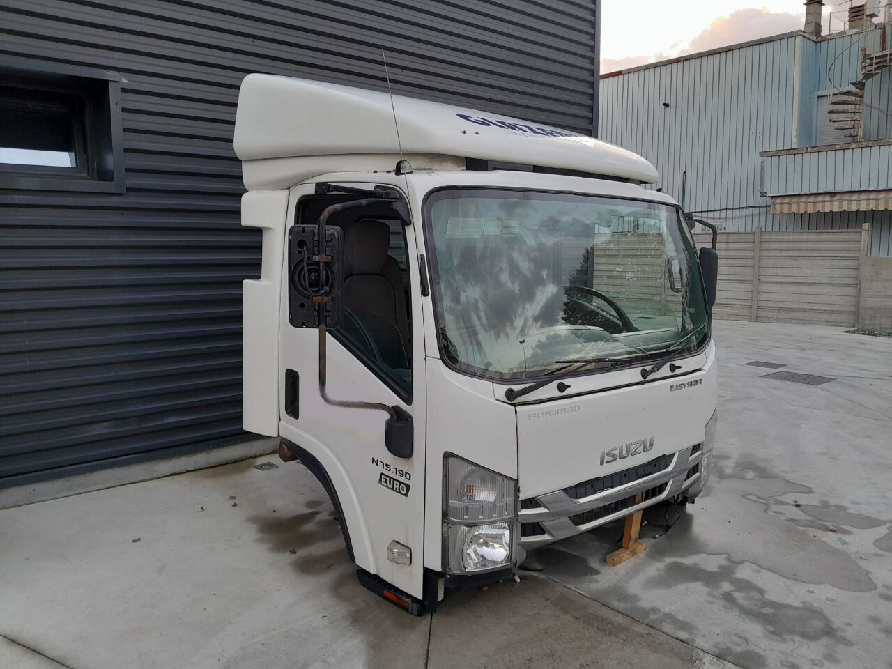 cabina ISUZU N75 per camion ISUZU LARGE - Euro 6