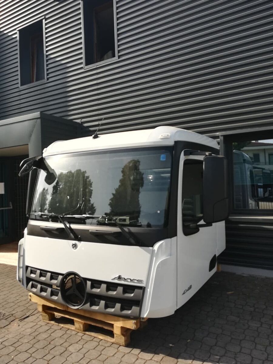 cabina MERCEDES-BENZ AROCS ACTROS " M TYPE " 2300 mm MP4 per camion MERCEDES-BENZ ACTROS AROCS 320 mm ENGINE TUNNEL CLASSICSPACE