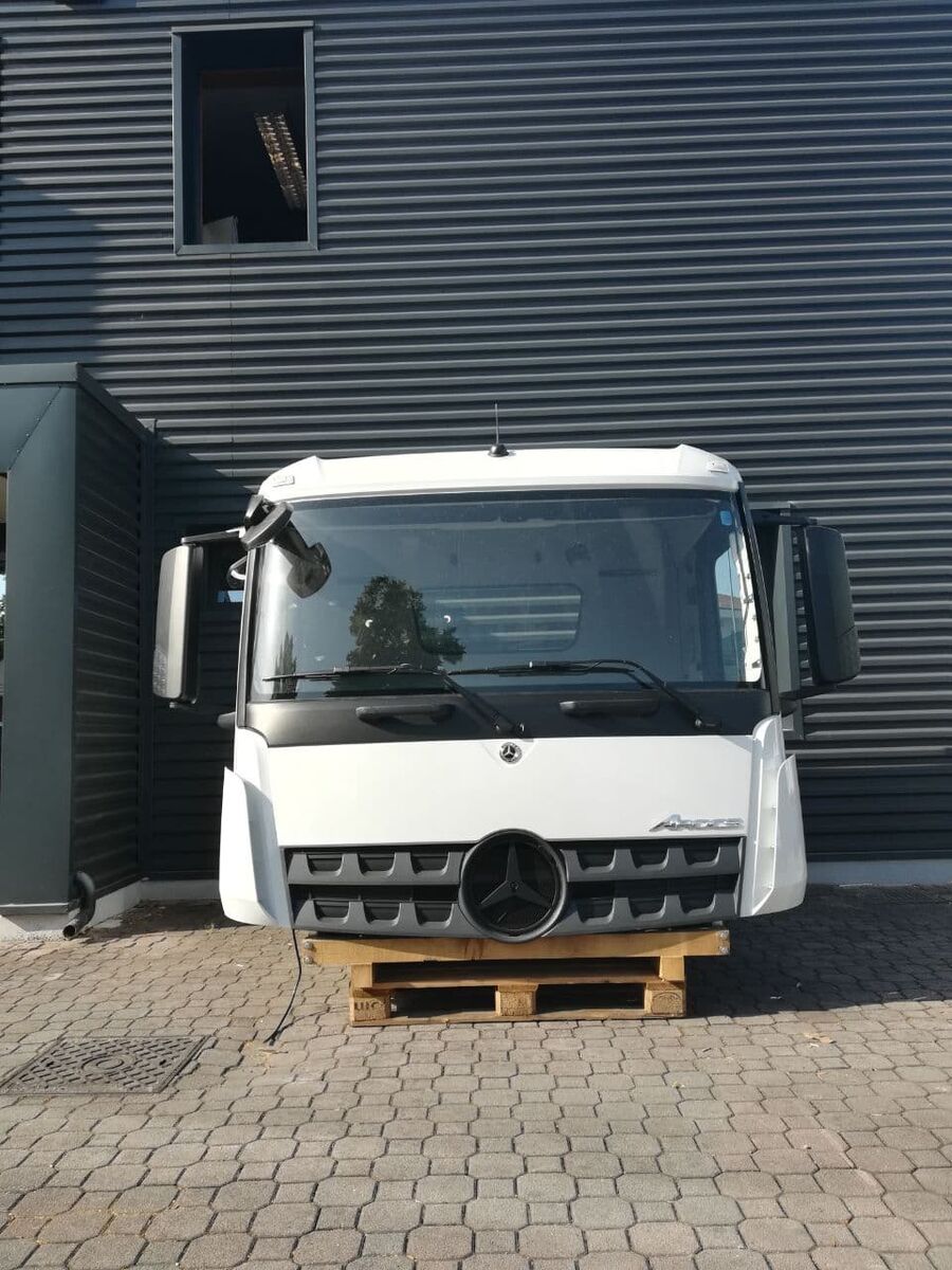 cabina MERCEDES-BENZ AROCS ACTROS " M TYPE " 2300 mm MP4 per camion MERCEDES-BENZ ACTROS AROCS 320 mm ENGINE TUNNEL CLASSICSPACE