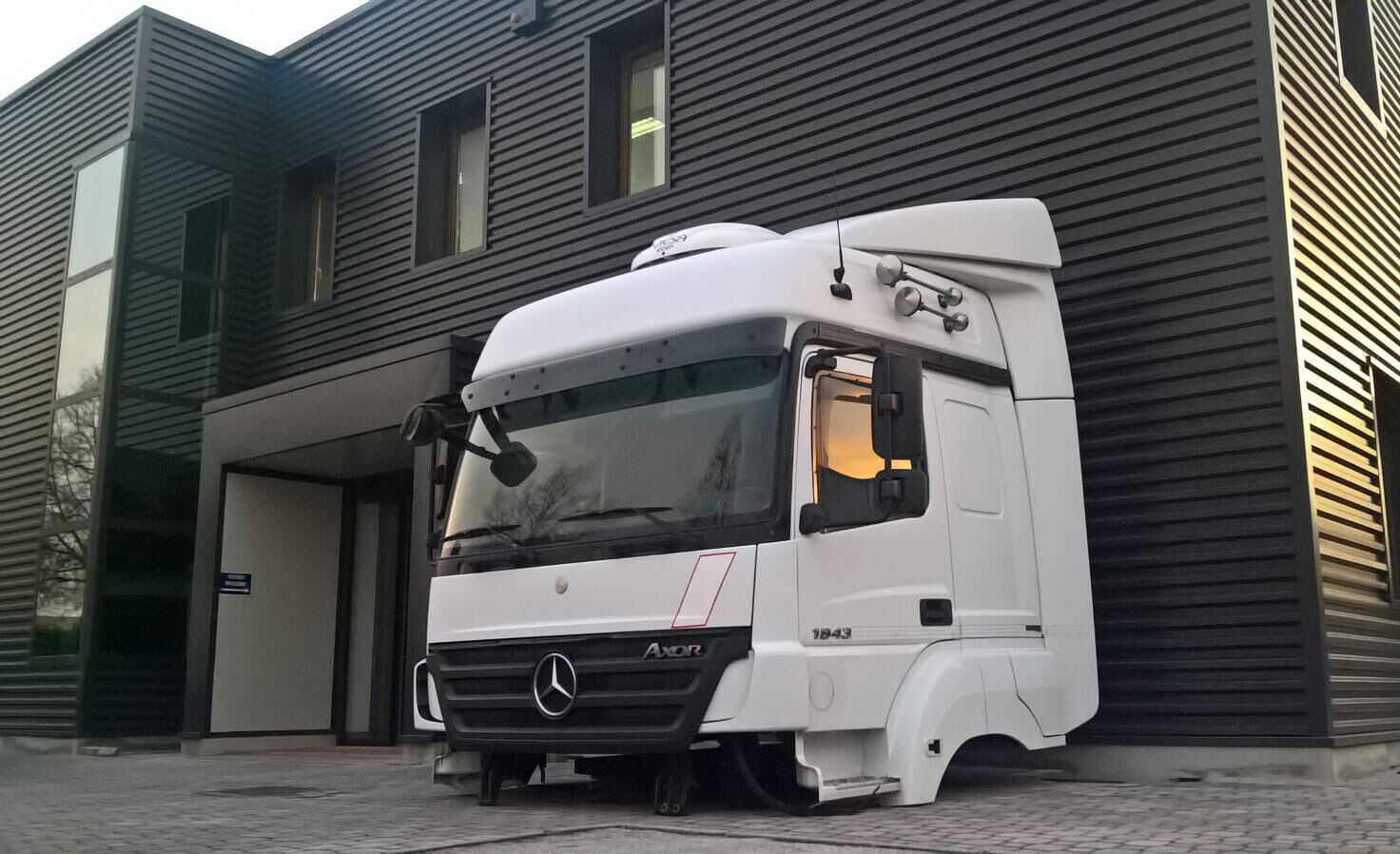 cabina MERCEDES-BENZ AXOR EURO 5 per camion MERCEDES-BENZ AXOR HIGH ROOF SLEEPER CABIN