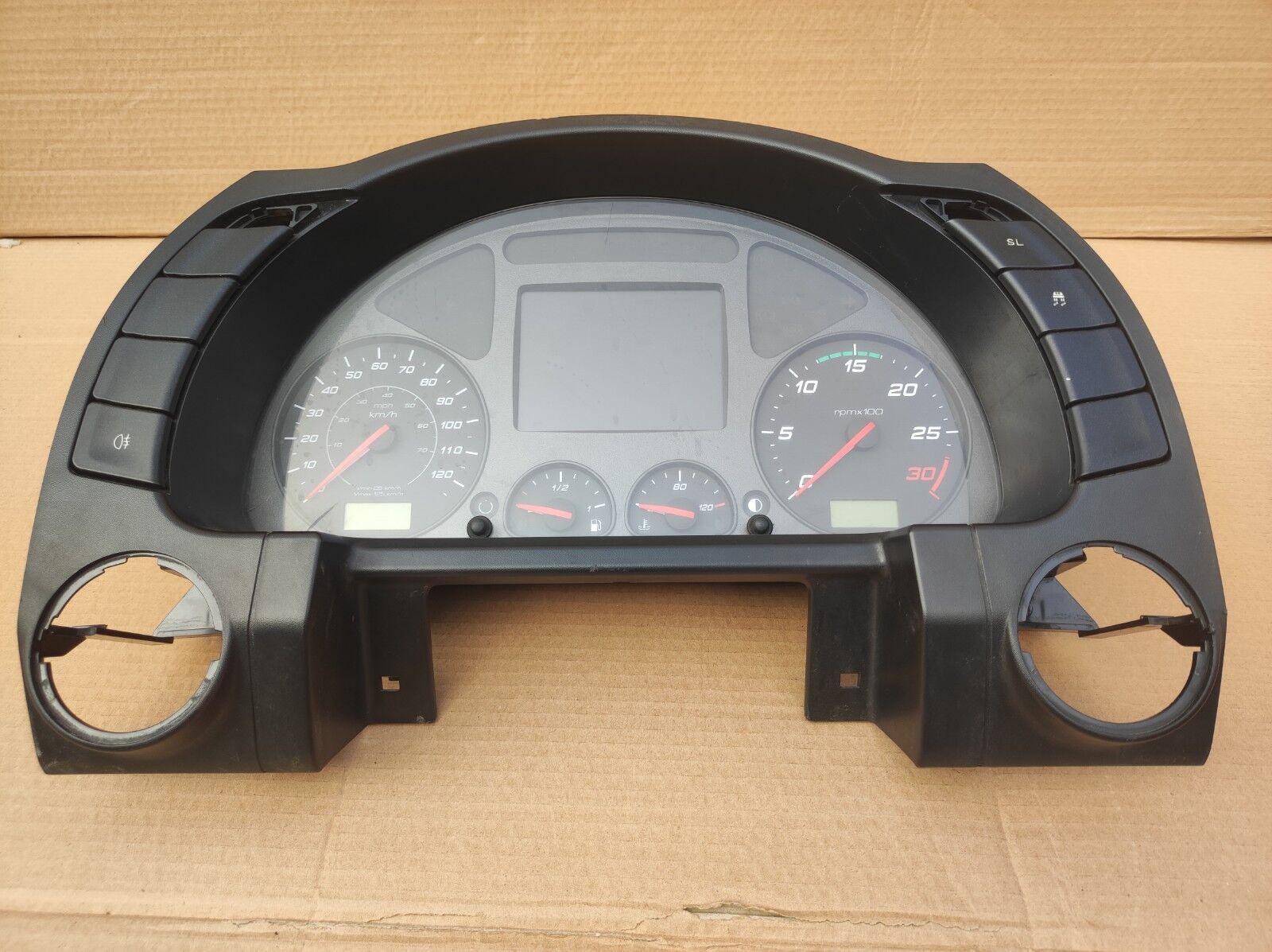 cruscotto IVECO CLUSTER - DISPLAY per camion IVECO STRALIS HI-WAY HI-ROAD AS AT