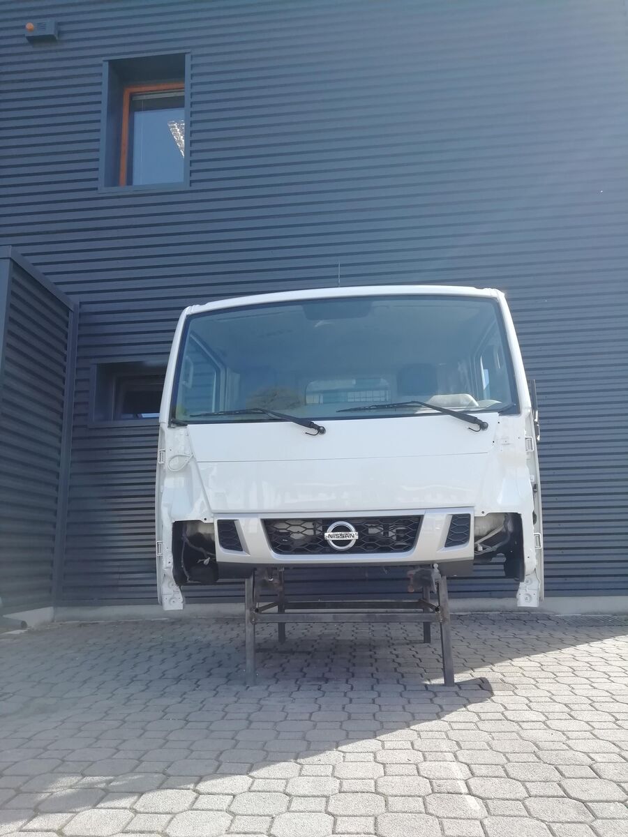 cabina NISSAN NT400 per camion NISSAN NT400