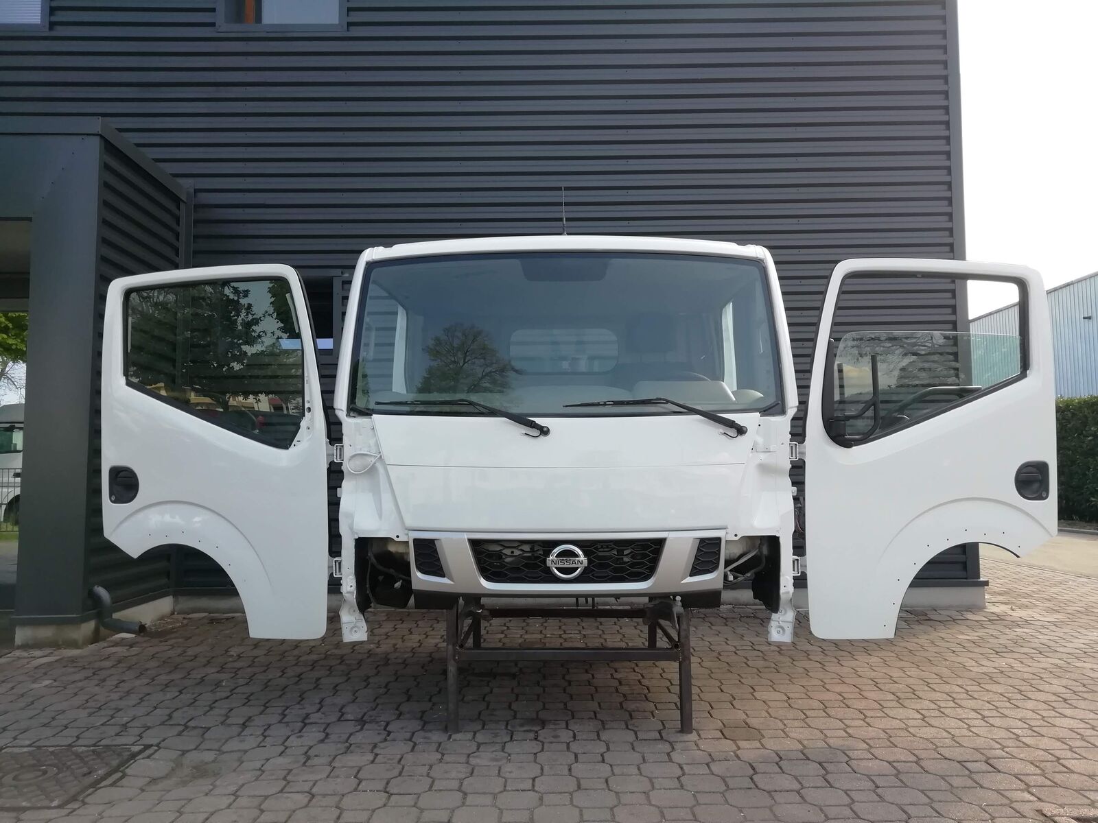 cabina NISSAN NT400 per camion NISSAN NT400