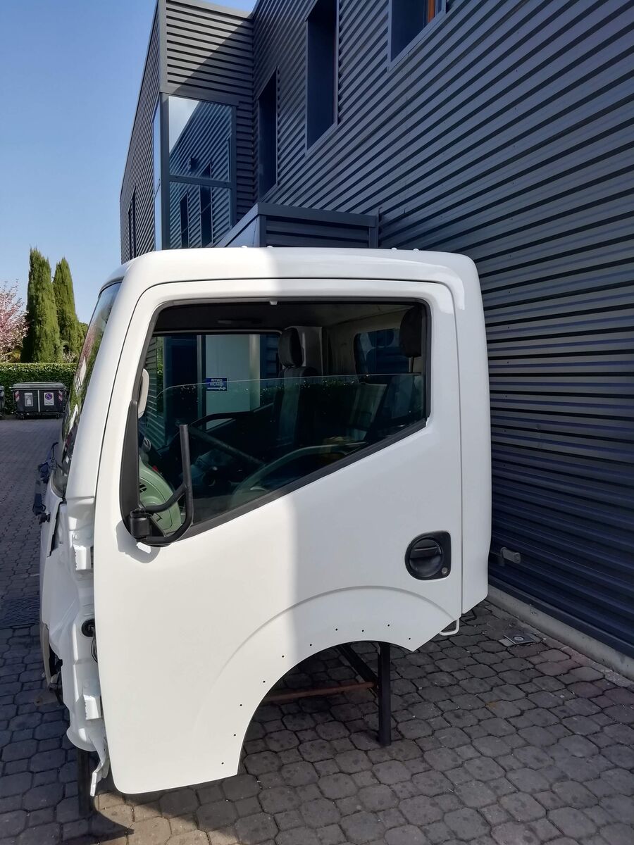 cabina NISSAN NT400 per camion NISSAN NT400