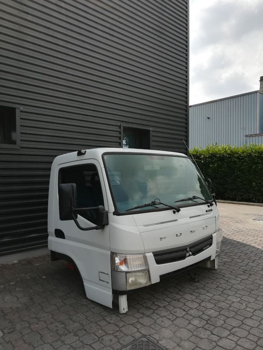 cabina MITSUBISHI FUSO CANTER C TYPE MODEL Euro 6, Euro 5, EEV per commercial vehicle - light truck Mitsubishi Fuso Comfort Cab Large model