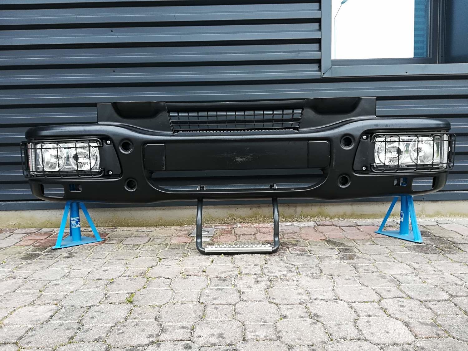 paraurti IVECO EUROCARGO per camion IVECO STEEL BUMPER