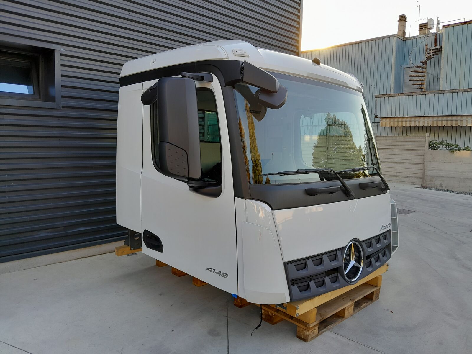 cabina MERCEDES-BENZ Arocs Actros MP4 Euro 6 per camion MERCEDES-BENZ ClassicSpace "M" 320mm tunnel